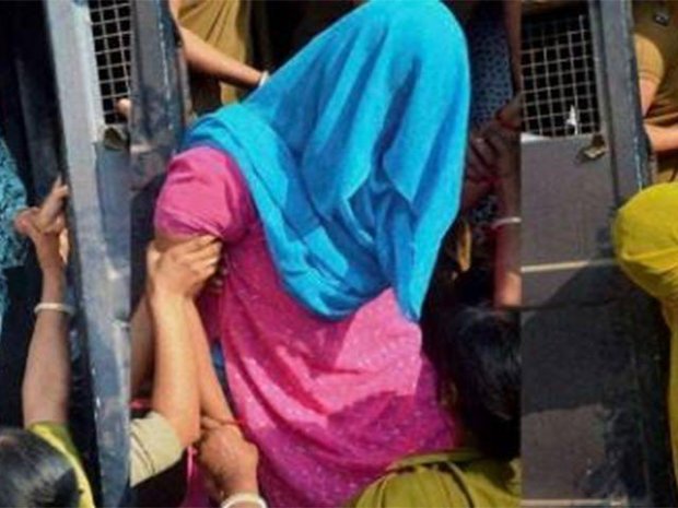 ہندوستان میں بیٹی نے ماں کو قتل کردیا ہندوستان میں بیٹی نے ماں کو قتل کردیا