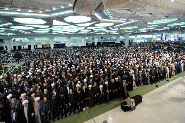 People, officials attend funeral service for Ayatollah Shahroudi