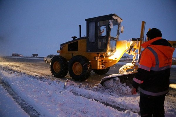 امداد رسانی به ۵۰ خودرو گرفتار برف در شهرستان کوهرنگ