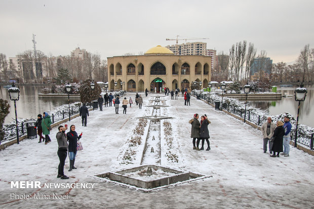 تبریز میں شدید برف باری