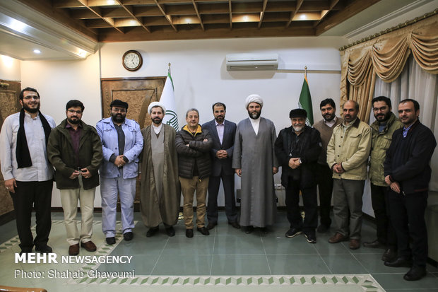 Islamic Development Organization head meets with artists, writers, journalists