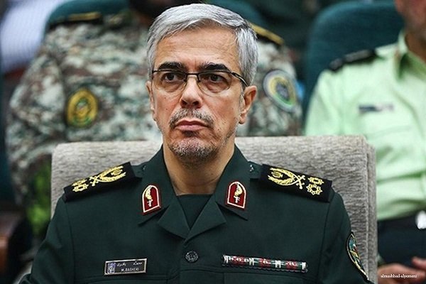 Iran military chief of staff visits Resistance forces on Deir ezZor front line
