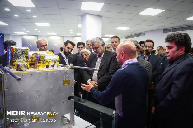 Ministers visit achievements of Iranian Space Research Center