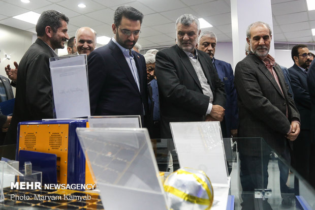 Ministers visit achievements of Iranian Space Research Center