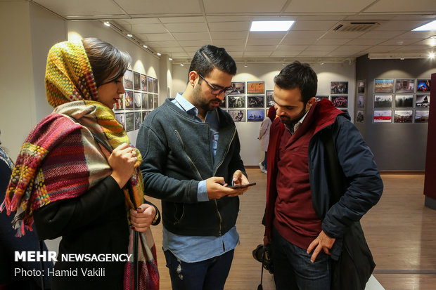 'Dourbin.net' best photos of the year gallery opens in Tehran
