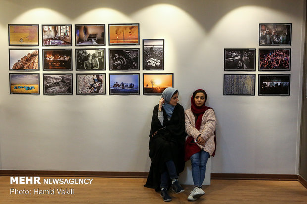 'Dourbin.net' best photos of the year gallery opens in Tehran
