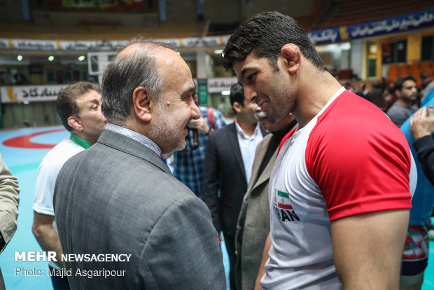 Sports minister visits national wrestling teams