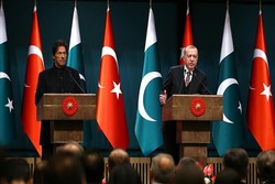 Erdoğan ile Pakistan Başbakanı Han bir araya geldi