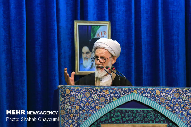 اولین نمازجمعه تهران به امامت حجّت‌الاسلام حاج‌علی‌اکبری