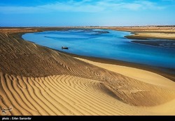 Bandar-Tang where desert meets sea