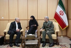 Iranian, Syrian defense officials hold talks