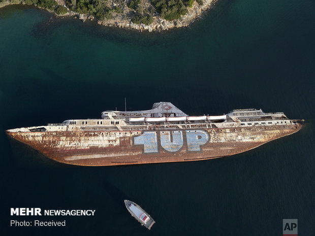 پاکسازی سواحل یونان از لاشه کشتی ها‎