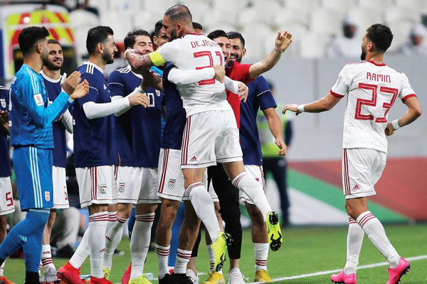 روزنامه اماراتی: بازیکنان ایران در گل نزدن با هم رقابت می‌کردند!