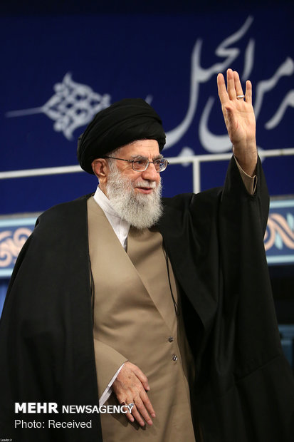 استقبال قائد الثورة الاسلامية لفوج كبير من أهالي مدينة قم