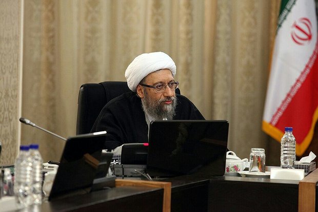 آملي لاريجاني يدعو قائد الثورة الإسلامية لتعيين رئيس جديد للسلطة القضائية 