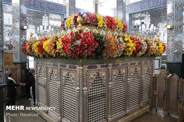 Flower decoration of Hazrat Zaynab (SA) holy shrine 