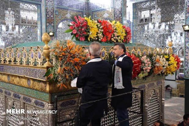 Flower decoration of Hazrat Zaynab (SA) holy shrine 
