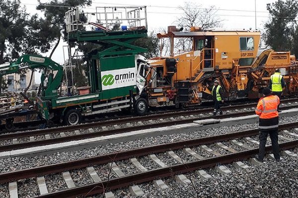 İstanbul'da tren kazası: Yaralılar var