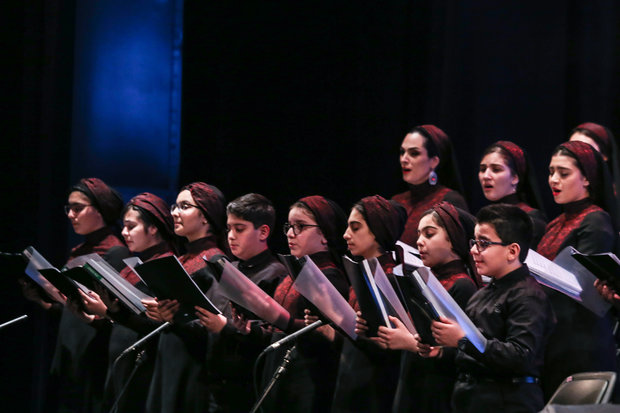 Namira Choir stages concert at Vahdat HAll