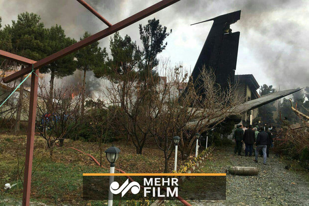مشاهد من تحطم طائرة بوئينغ 707 بمدينة كرج غرب طهران / فيديو