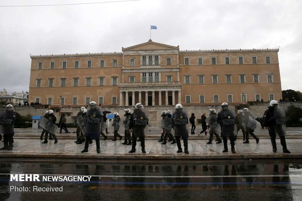 Greeks' anger flaring up 