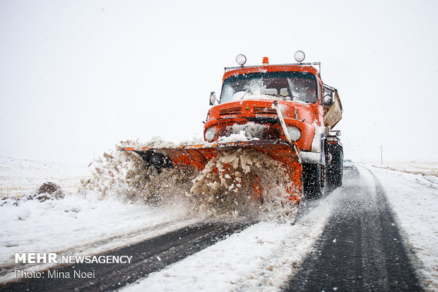 برف و باران کهگیلویه و بویراحمد را فرا گرفت/قطع ارتباط دهها روستا