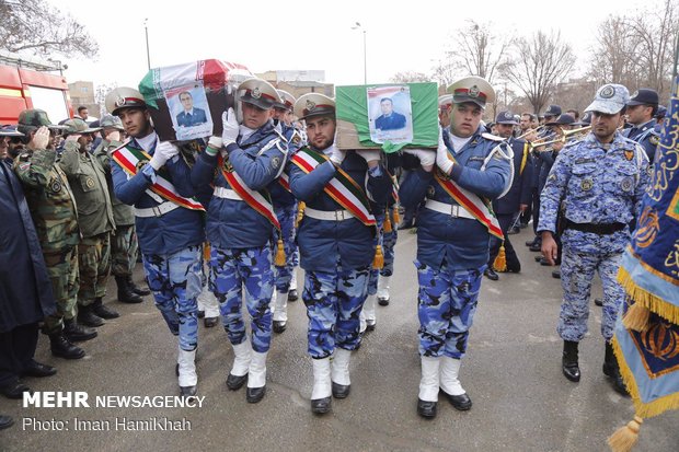 مراسم تشییع پیکر مطهر شهدای حادثه سقوط هواپیمای بوئینگ 707 در همدان - شهیدان مصطفی محمودی و حمید رضا لطفیان