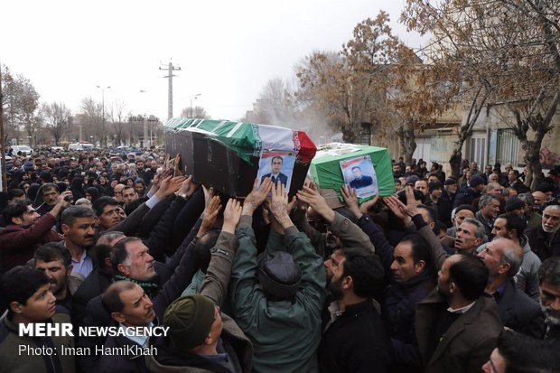 مراسم تشییع پیکر مطهر شهدای حادثه سقوط هواپیمای بوئینگ 707 در همدان - شهیدان مصطفی محمودی و حمید رضا لطفیان