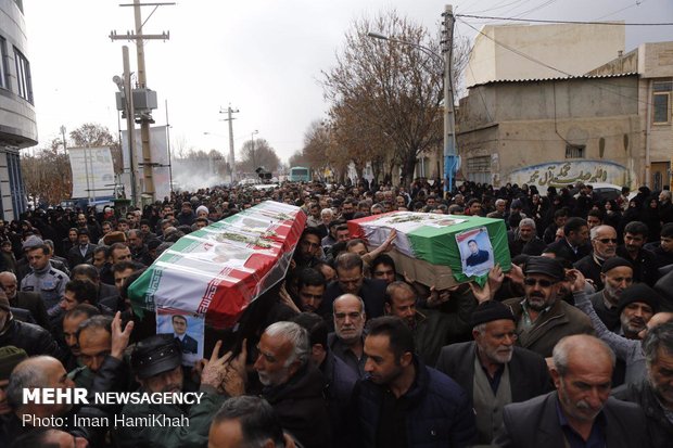 مراسم تشییع پیکر مطهر شهدای حادثه سقوط هواپیمای بوئینگ 707 در همدان - شهیدان مصطفی محمودی و حمید رضا لطفیان
