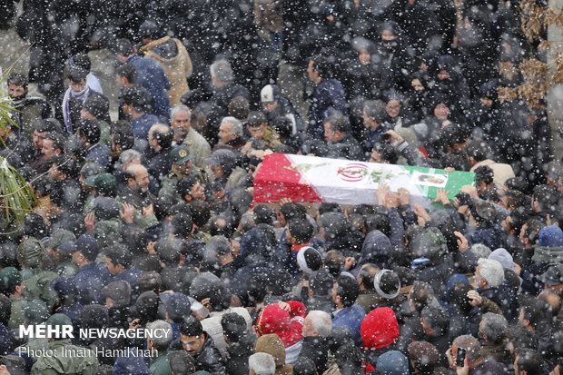 مراسم تشییع پیکر مطهر شهدای حادثه سقوط هواپیمای بوئینگ 707 در همدان - شهیدان مصطفی محمودی و حمید رضا لطفیان