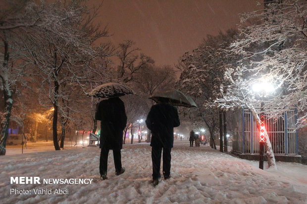 Iran northwestern provinces buried under snow (+VIDEO)