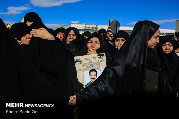 تشییع پیکر ۱۰ شهید دفاع مقدس و مدافع حرم در مشهد