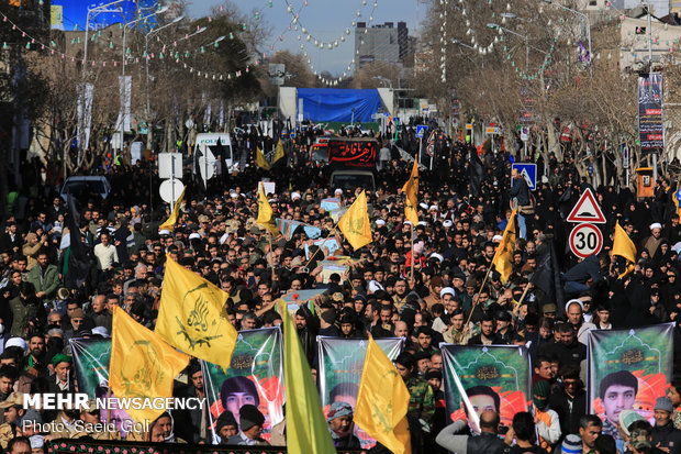 تشییع پیکر ۱۰ شهید دفاع مقدس و مدافع حرم در مشهد