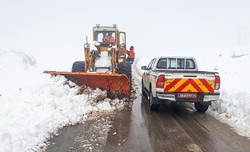 بازگشایی راه ۲۱۴ روستای گرفتار در برف