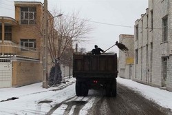 ۵۰ اکیپ شهرداری معابر یزد را نمک‌پاشی و شن ریزی می‌کنند