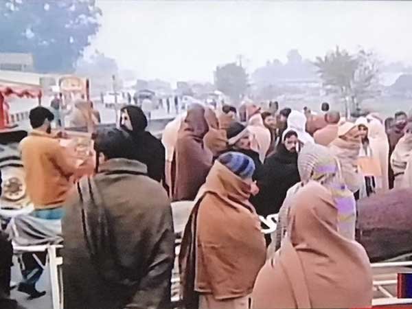 پاکستان میں ساہیوال واقعے کیخلاف لاشیں رکھ کر دھرنا اور شدید احتجاج