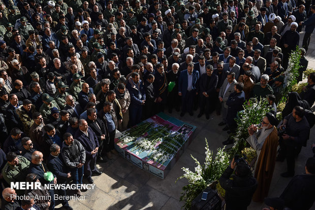 تشییع پیکر 3 شهید هشت سال دفاع مقدس در شیراز