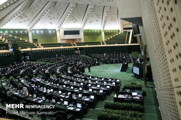 Iranian Parliament hails Air Force for holding war games