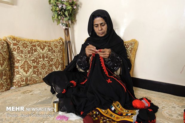 Embroidery female artists of Jask