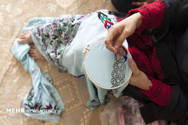 Embroidery female artists of Jask