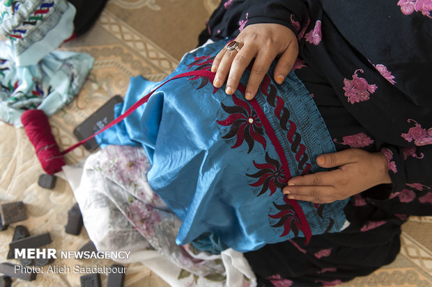 Embroidery female artists of Jask