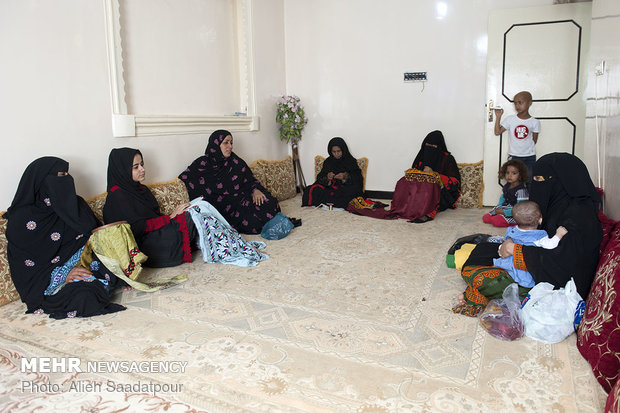 Embroidery female artists of Jask