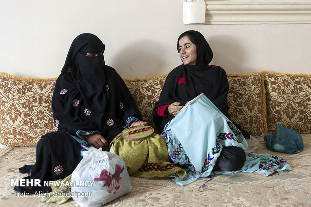 Embroidery female artists of Jask