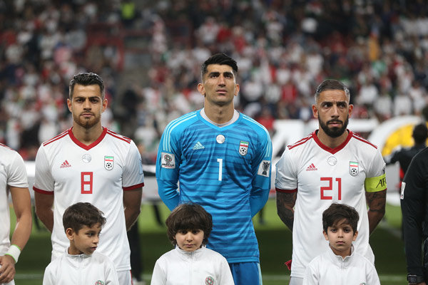 هیات رئیسه فدراسیون فوتبال در استادیوم/ ورزشگاه در اختیار ایران