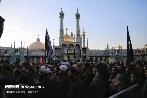 Qom pilgrims mourn martyrdom anniv, of Hazrat Fatimah