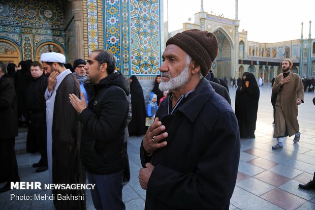 Qom pilgrims mourn martyrdom anniv, of Hazrat Fatimah