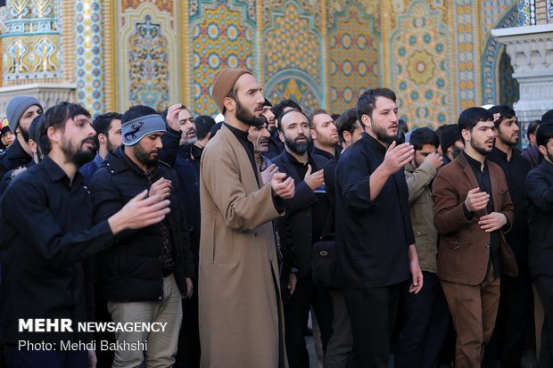 Qom pilgrims mourn martyrdom anniv, of Hazrat Fatimah