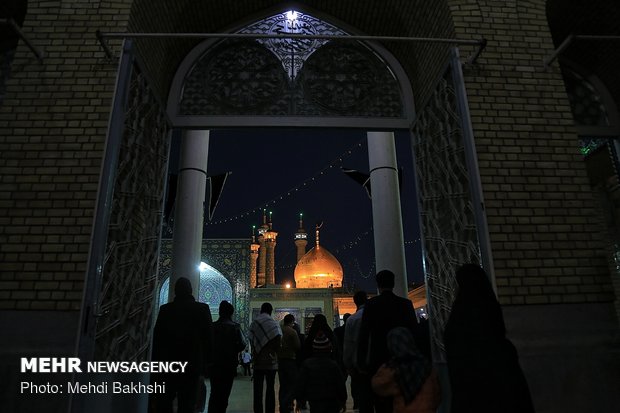 Qom pilgrims mourn martyrdom anniv, of Hazrat Fatimah