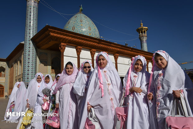 جشن عبادت دانش آموزان دختر در حرم مطهر شاهچراغ(ع)