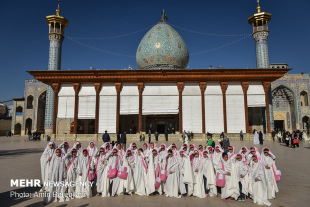 جشن عبادت دانش آموزان دختر در حرم مطهر شاهچراغ(ع)
